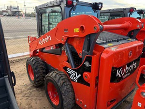รถตักล้อยาง Kubota SSV65 มือสอง เครื่องยนต์ดีเซล 64 แรงม้า ห้องโดยสารแบบปิด ระบบไฮดรอลิกเสริม รถตักขนาดกะทัดรัด พร้อมจัดส่ง - Product Image 2