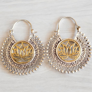 Pendientes en forma de flor de latón dorado vintage, joyería de aro de diamante de moda para mujer, para bodas, fiestas, compromisos, aleación de cobre - Product Image 1