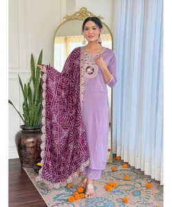 Salwar Kameez pakistaní para damas en diseño de boutique estampado de algodón indio con Camisa larga informal y Dupatta - Product Image 2