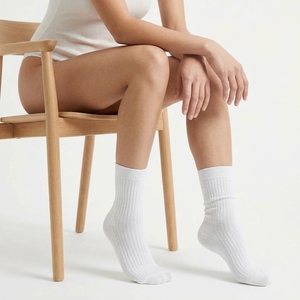 Chaussettes côtelées blanches unies pour femmes, respirantes, en coton tricoté, compression de classe 1, sans couture, pour le sport et le quotidien - Product Image 4