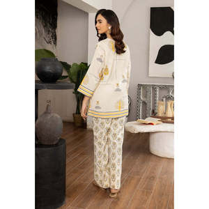 Conjunto Coordinado de Dos Piezas para Mujer, Color Beige, Estampado Dobby, Blusa Bordada de Manga Tres Cuartos, Pantalones Cortos hasta la Rodilla, para Uso Diario, Talla XS/XSs - Product Image 2