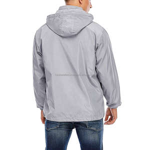 Chaqueta cortavientos deportiva para hombre con logotipo personalizado OEM ligera de secado rápido Softshell para montar al aire libre con cuello levantado - Product Image 2