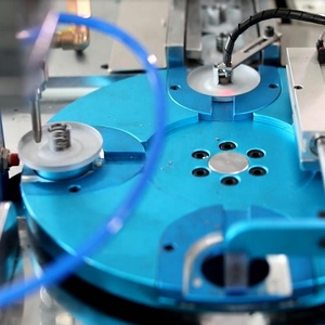 Machine d'injection de colle automatique haute efficacité pour plaques de scellage, moteur de roulement pour la production de capuchons d'extrémité de filtre à air de précision - Product Image 2