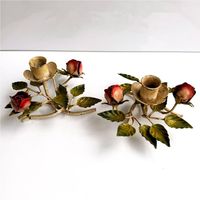 Porte-bougie floral en métal fait à la main avec finition antique |   Centre de table rustique en fer forgé avec motif de vigne de fraises sauvages et bougie conique