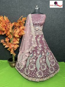 Ensemble brodé de fête Lehenga Choli avec chemisier Dupatta à paillettes lourdes pour la mariée et l'occasion - Product Image 3