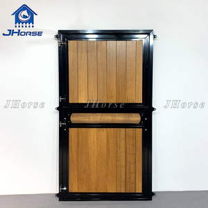 Équipement équestre pour chevaux Stalle à chevaux Façades d'écurie Grange à chevaux en bois avec portes et fenêtres - Product Image 3