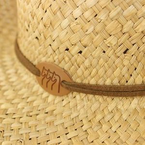 Sombrero de vaquero de paja con detalle de banda de cuero y sombrero de vaquero occidental con insignia de tres caballos para hombres y mujeres. - Product Image 4