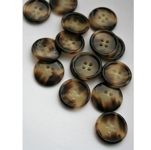 Cuerno de buey natural Botones de 4 agujeros para coser y sastrería - Product Image 3