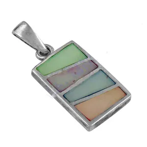 Pendentif moderne en or rose plaqué rhodium avec breloque en pierre précieuse taille émeraude pour femme - Product Image 2