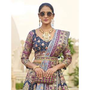 Hermoso Lehenga Choli de Seda Rajwadi Azul con Bordado de Espejo, Traje Tradicional para Bodas - Product Image 4