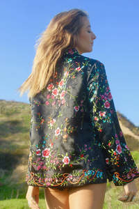 Chaqueta China Bordada a Mano de Mediados de Siglo, Chaqueta/Robe China Rara y Exquisita, Seda Negra con Forro de Algodón - Product Image 3