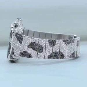 Cadran analogique carré avec calendrier complet Entièrement automatique Mouvement suisse ETA Party Wear Zebra Design Montre Moissanite de haute qualité - Product Image 5