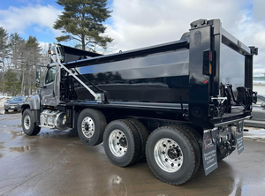 Camions à benne basculante Freightliner 114SD d'occasion abordables 2023 2024 2025, moteur Detroit 525HP, boîte automatique - Product Image 3