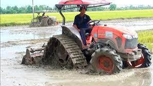 Tractor Agrícola Kubota M6040SU de 60HP 4WD, Tractor Diésel de Alta Productividad para Agricultura Comercial - Product Image 3
