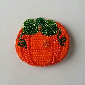 Breloque porte-clés en alliage en forme de fleur de lys perlée avec impression en relief, écologique et imperméable, durable, populaire pour les sacs, les voitures, l'Inde - Product Image 1