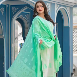 Ensemble Kurtis décontracté en coton pur à manches longues et col en V, motifs ethniques brodés, tendance et design, avec pantalon palazzo et dupatta - Product Image 1