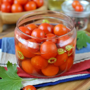 Délicieuses tomates en conserve prix le moins cher fournisseurs de gros pour cornichon de tomate dans des bocaux en verre avec couvercle en étain - Product Image 4