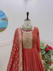 ชุดคอลเลกชั่นใหม่ชุดหมาจิ้งจอกพร้อมชุด dupatta เย็บพร้อมใส่สำหรับปาร์ตี้ - Product Image 5