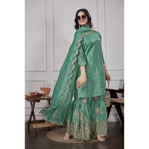 Salwar Kameez de Seda Dorada con Diseño de Lujo y Bordado Intenso, de Secado Rápido, Largo hasta la Rodilla, para Mujeres, Ideal para Fiestas y Mehendi Sangeet - Product Image 1
