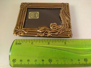 Charmant cadre à motif floral doré porte-photo décoratif élégant affichage de table vintage pour photos œuvres d'art souvenirs cadeaux - Product Image 6