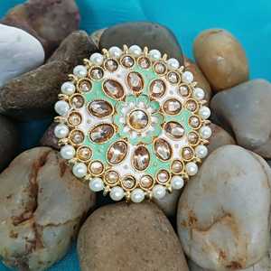 Vente en gros de bijoux indiens en cristal de fleur Kundan fausse perle émail grande bague de doigt bijoux de mariée, couleur menthe - Product Image 2