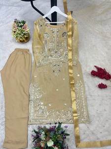 Tenue ethnique indienne de créateur : haut en soie brodé et orné de sequins, pantalon en soie butter et dupatta en tulle papillon - Product Image 5