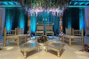 Ensemble de chaises de cérémonie traditionnelles Gujarati Mandap, style rustique, en teck, pour mariage indien, décoration spéciale Vidhi Mandap. - Product Image 1