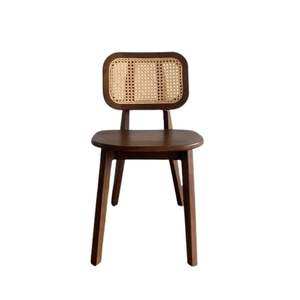 Chaise de salle à manger en teck massif et rotin durable avec un design minimaliste moderne pour les salles à manger, les hôtels et les projets de restaurants - Product Image 1