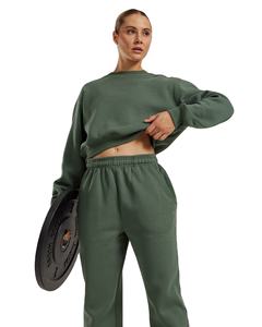 OEM Logo personnalisé sweats à capuche de gym pour femmes sauge recadrée col rond sweat-shirt épaules tombantes poignets côtelés ourlet solide motif avant - Product Image 3