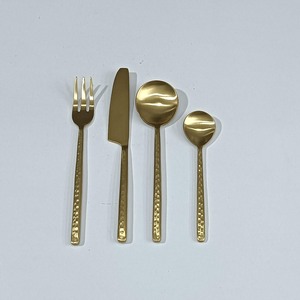 Juego de Cubiertos de Acero Inoxidable de Lujo para Restaurante, con Acabado Dorado PVD, Mango Martillado, Cubertería Plateada, Juego de Cucharas y Tenedores - Product Image 1