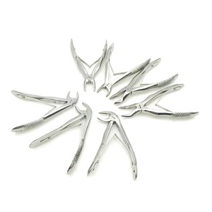 คีมถอนฟันคุณภาพสูง ผลิตจากเหล็กกล้าไร้สนิมเยอรมัน สำหรับถอนฟันกรามและฟันกรามล่าง - Product Image 1