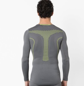 Ensemble de compression léger pour hommes à manches longues Performance Fit et collants construits pour les routines de fitness et l'ensemble de compression sportive - Product Image 5