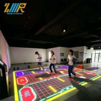 Jeu de fitness interactif multijoueur par projection sur sol pour salle de sport et centre familial