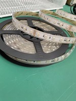 Bande LED flexible en cuivre 5050 SMD 60 LED/m RGB IP20 pour la décoration de voitures, maisons, hôtels, supermarchés et fêtes