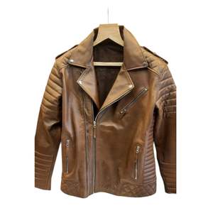 Veste de motard en cuir marron pour homme, ce sont des vestes de camionneur en simili cuir marron avec fermeture à boutons-pression - Product Image 6