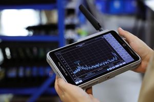 Analizador de Espectro Portátil RF Explorer PRO 6G, 15MHz-6.1GHz, WiFi 2.4G 5.8G LTE GSM ISM, Detector de Señales RF, Pantalla Táctil, Acero - Product Image 3