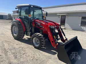 Massey Ferguson 2024 2860M Tractor de césped Tractor de caminar duradero con componente de motor central - Product Image 4