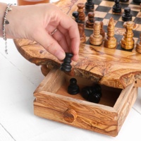 Jeu d'échecs artisanal en bois ArtisRaw avec rangement pour l'échiquier et pièces de tailles multidimensionnelles CG005-B pour les 10 ans et plus