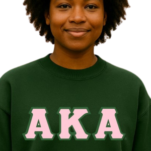 Sweat-shirt à col rond personnalisé AKA en sergé vert forêt avec lettres grecques en sergé rose, pull en molleton pour sororité - Product Image 6