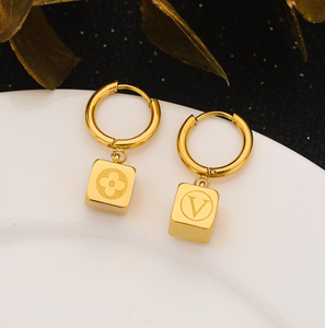 Pendientes de aro de acero inoxidable chapados en oro de 18 quilates para mujer Joyería <span class=keywords><strong>al</strong></span> <span class=keywords><strong>por</strong></span> <span class=keywords><strong>mayor</strong></span> de estilo geométrico clásico - Product Image 4