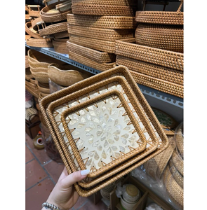 Plateau rectangulaire en rotin avec détails en coquillages nacrés et nacre pour la vaisselle, le rangement et la décoration - Product Image 5