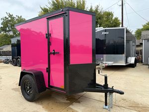 Remorque de transport fermée rose 7x16TA à essieu simple, carrosserie en acier, éclairage LED, garniture noire, porte avec serrure - Product Image 1