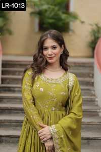 Fabrication indienne et prix de gros Vêtements ethniques Broderie lourde Séquence Travail Salwar Kameez Costume avec grande taille disponible - Product Image 5