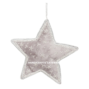 Forma de estrella nuevo Zari bordado árbol de Navidad adorno colgante Material de tela Color gris con trabajo de cuentas utilizado para decoración de jardín - Product Image 1