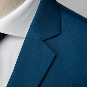 ชุดสูทผู้ชายแฟชั่นปี 2025 คุณภาพสูง ผ้าวอร์สเต็ด กันน้ำ ดีไซน์สองสี ระบายอากาศได้ดี แบบสามชิ้น กระดุมสองแถว สำหรับงานแต่งงาน - Product Image 4