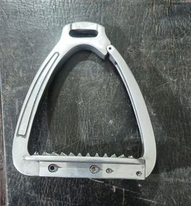 เครื่องปั่นม้าแบบยืดหยุ่นอุปกรณ์ติดป้ายสินค้าส่วนตัวสไตล์ตะวันตกเพื่อความปลอดภัยสีเงินแบบกำหนดเอง - Product Image 2