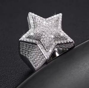 Elegante anillo de Hip Hop de alta calidad con piedras CZ brillantes Piedra principal de moissanita certificada IGI para boda o fiesta - Product Image 4