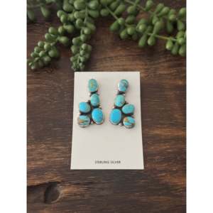 Boucles d'oreilles pendantes en turquoise de Kingman et argent sterling, faites à la main par des artisans Navajo, design en grappe, idéales pour un cadeau - Product Image 1