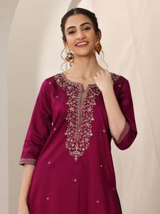 เปิดตัวชุดงานเลี้ยงดีไซน์ใหม่สำหรับผู้หญิง คุร์ตา ปันต์ พร้อมผ้าคลุมไหล่ ผ้าไหมโรมัน ตกแต่งด้วยงานปัก สามารถใส่ได้สองด้าน - Product Image 2