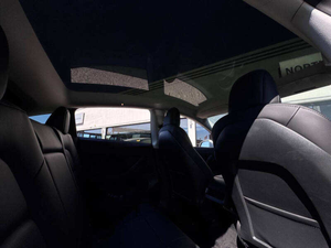 Sedán Premium Usado 2023, Tracción Delantera, Transmisión Automática, Interior de Cuero, Rines R18, Buen Estado - Product Image 4